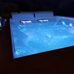 https://la-grotta-nel-borgo.it-tuscanyhotel.com