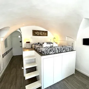 https://suite-cavour-26-pieno-centro.hotelitalianriviera.com