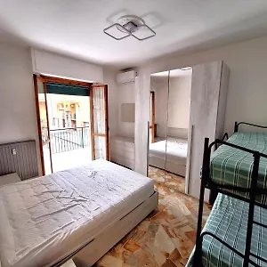 https://bilocale-situato-a-200metri-dal-mare-con-terrazza.hotelitalianriviera.com